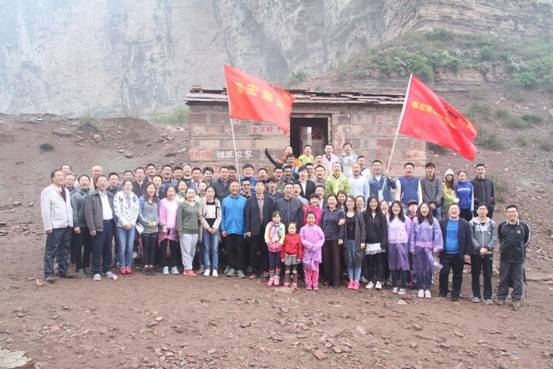 泰宏建設(shè)發(fā)展有限公司成功舉行軍事素質(zhì)拓展訓(xùn)練